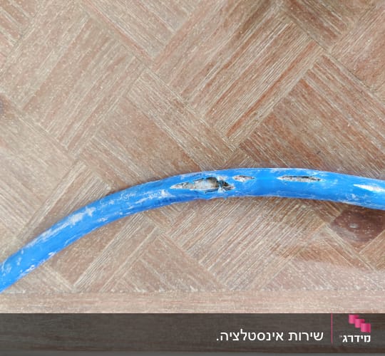 צינור מפוצץ שאינסטלטור נוסף מצא וסידר